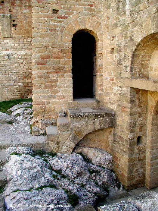 TORRE DE LA REINA: PUERTA INFERIOR